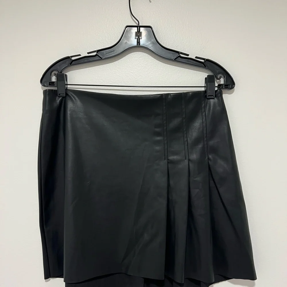 Heartloom Black Leather Skirt - Picture 3 of 11